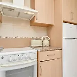 Large One Bed Apartment *