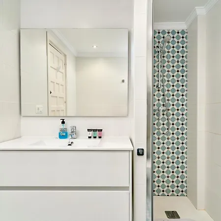 Large One Bed Apartment *